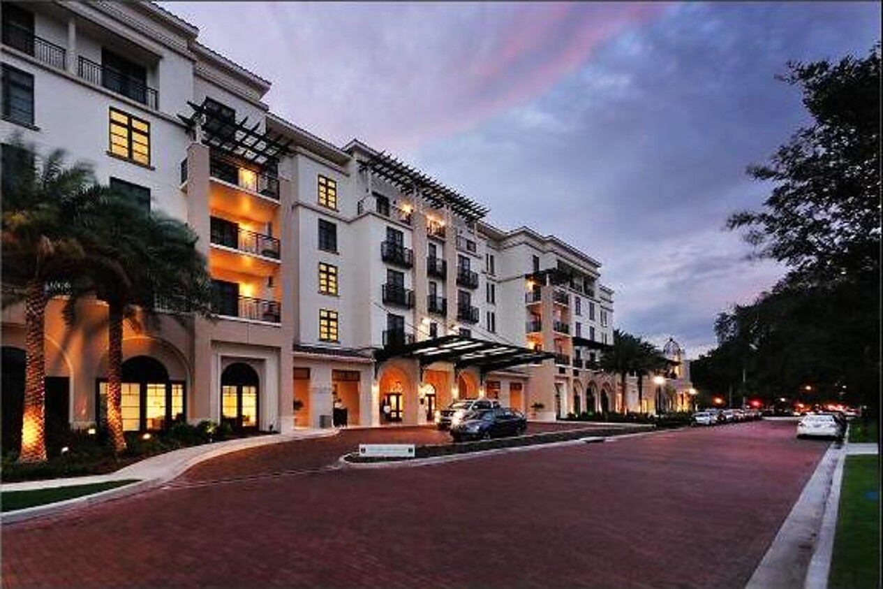 The Alfond Inn at Rollins College at dusk